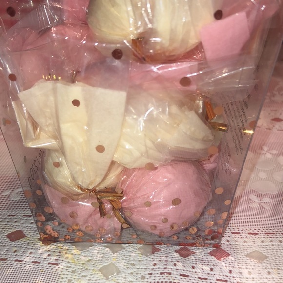 Bundle 3 for $10 💛 Scented Bath Fizzers and Bath Rock - Picture 5 of 5